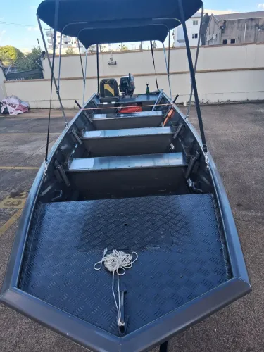 Canoa motor e carreta