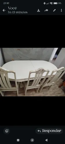 Mesa de madeira maciça