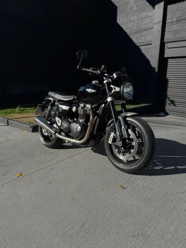 Triumph Speed Twin 1200 2022 | Único Dono | Apenas 3.857 km | Revisões em Dia