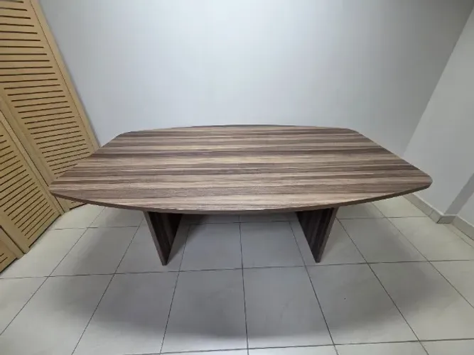 Mesa de reunião grande para 6 pessoas