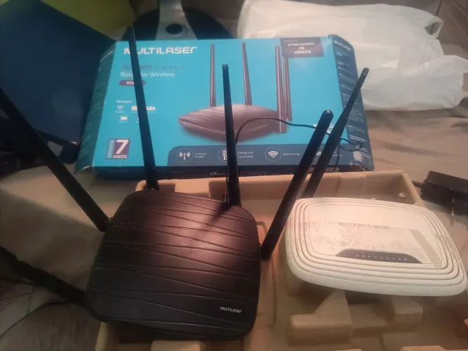 Roteador Multilaser e TP - link
