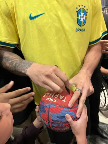 BOLA ASSINADA GUI SANTOS