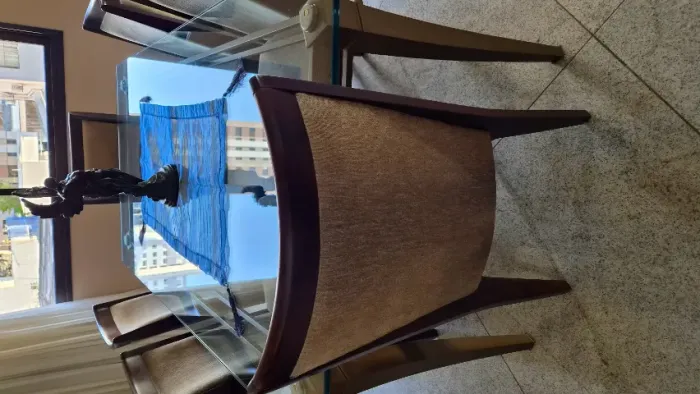 Mesa de Jantar com 6 cadeiras. vendo só as cadeiras tb.