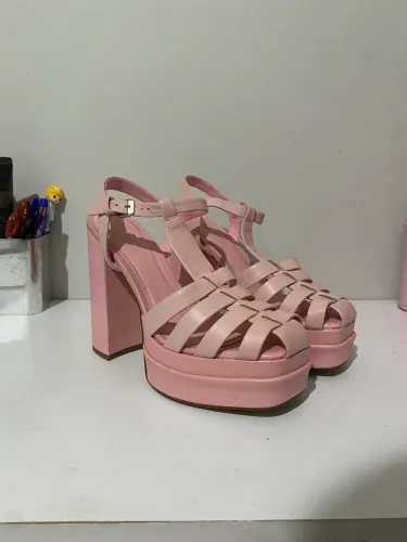 Sandália Arezzo Rosa em Couro Legítimo 37