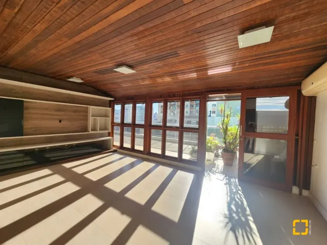 COBERTURA EM COQUEIROS 3 DORMS COM SUÍTE, DEPENDÊNCIA E DUAS VAGAS