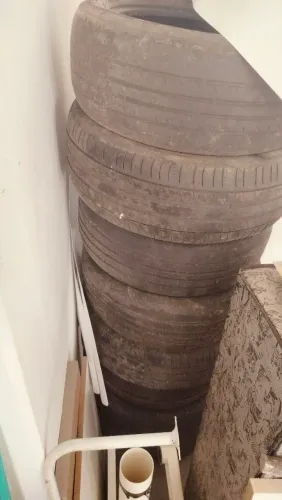 Vendo 8 pneus e uma Jante Citroen