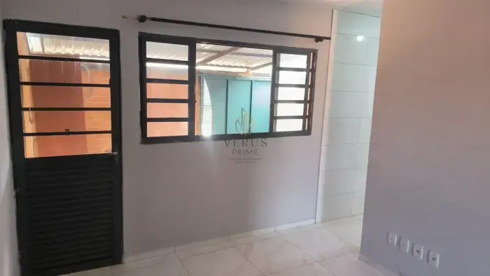 Casa aconchegante com 2 quartos, 2 vagas e quintal no Ypê Amarelo, Mogi Guaçu