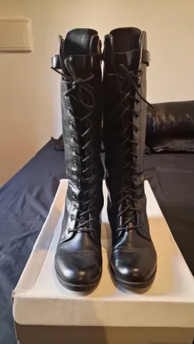 Bota cano longo confortável. Tamanho 37.