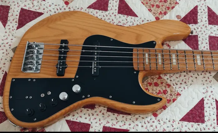 BAIXO 5 CORDAS JAZZ BASS STYLE - BASS. LINES + HURRICANE 18V