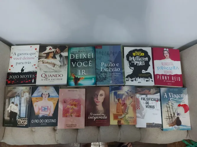 Livros variados. 