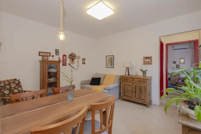 Apartamento reformado no bairro Menino Deus