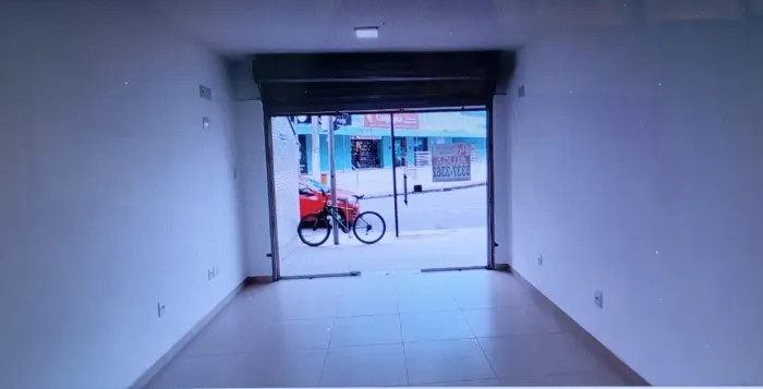 Alugo loja c/ mezanino em jardim camburi 44m2