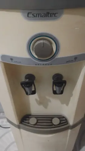 Bebedouro Gelágua em coluna 