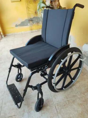 Cadeira de Rodas Monobloco 