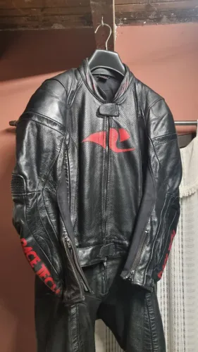 Macacão de moto couro 
