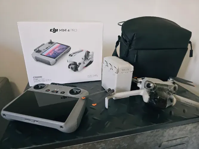 Drone DJI Mini 4 Pro Fly More Combo