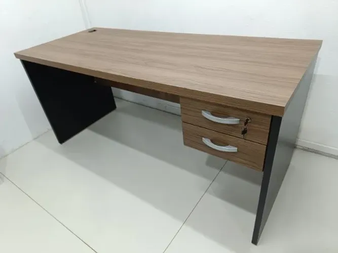 Mesa de escritório seminova