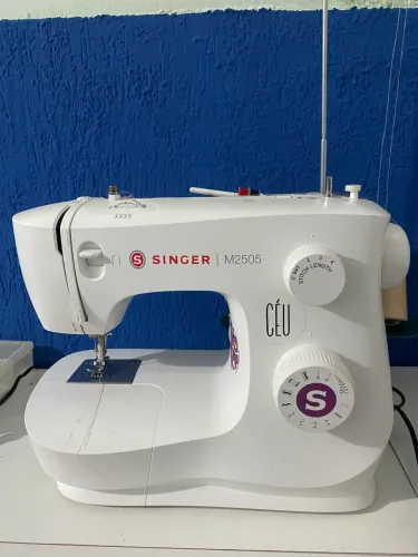 Máquina de costura reta doméstica Singer 