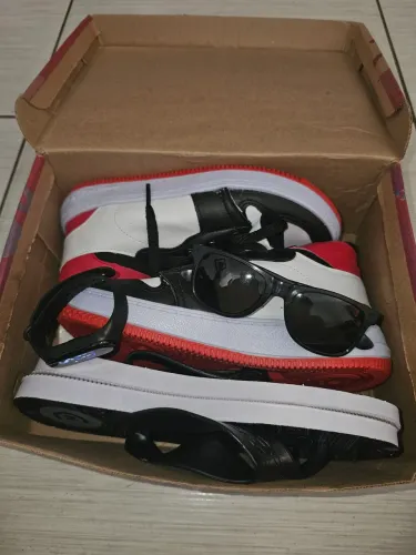 Tenis. Chinelo. Relógio e oculos