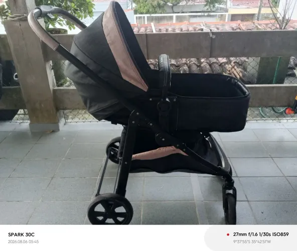 Carrinho de bebê+ bb conforto+ acessórios (Galzeano) 