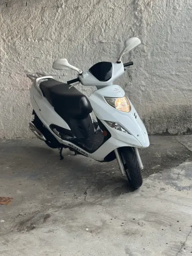 SUZUKI BURGMAN 2018 BRANCA