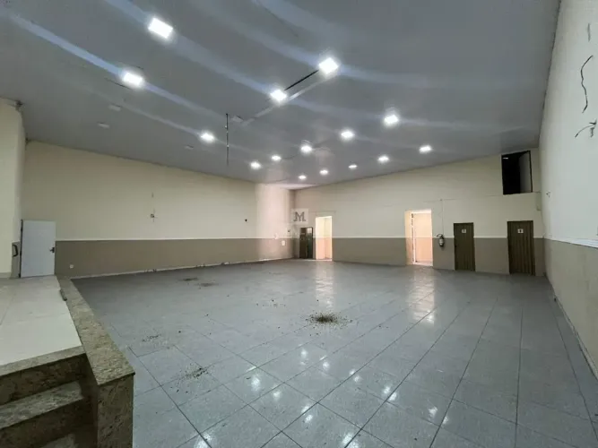 Galpão Comercial Amplo no Bairro Nova Granada 350m²