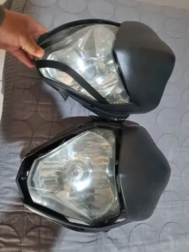 FAROL DE CB300 2010 50,00R$ cada