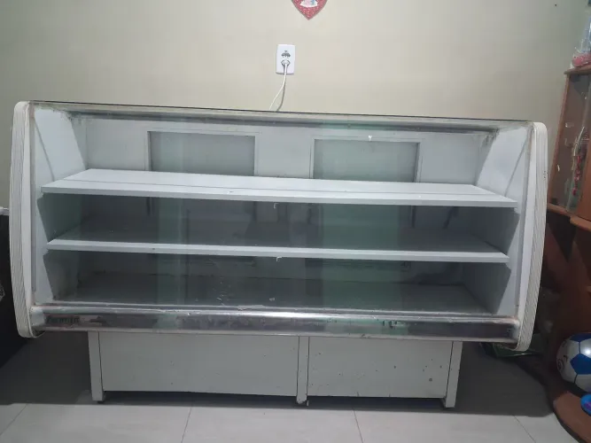 Vendo. Balcão de  frios. Medindo 1.70 de comprimento por 1.10 de altura. Em perfeito  fonc