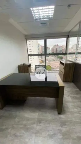 Sala Comercial Corporativa com Piso Elevado, Mobiliário e Divisórias | Próxima à Rua das F