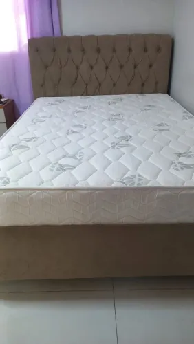 Vendo uma cama box com colchão
