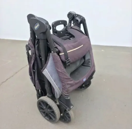 Carrinho para bebê de passeio.