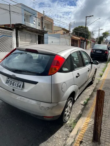 Ford Focus 1.8 16V 5P 2002