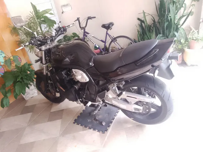 Vendo ou troco bandit 1200 moto zerada fino trato 