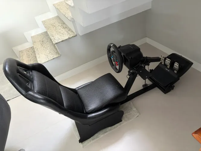 Cockpit completo com cadeira e volante Logitech G29 G