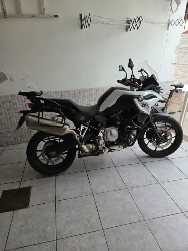 F750 em excelente estado