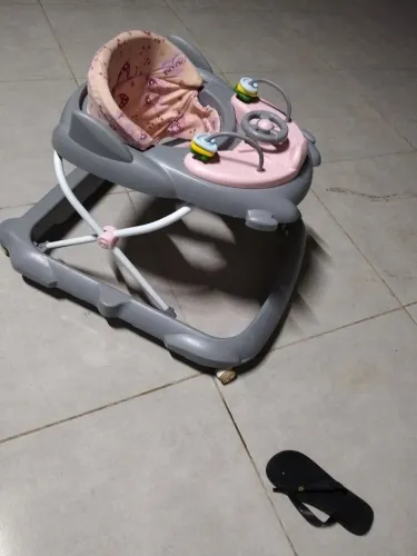 Vendo andajá Burigotto. Tem apenas marcas de uso.