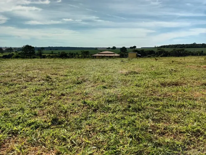 Chacara para locação e venda na BR365 Gleba 11. Fica distante 12 km das Chácaras Joocky Ca