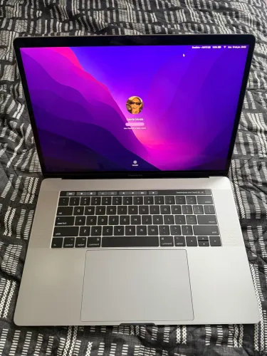 MacBook Pro 15? 2017 i7 16GB RAM SSD 256GB Touch Bar - Excelente Estado