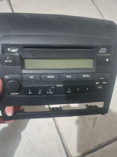 SOM RÁDIO CD ORIGINAL FIAT IDEA.