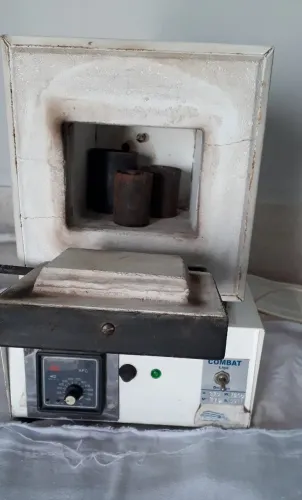 Forno para eliminação de cera de anéis de fundição.