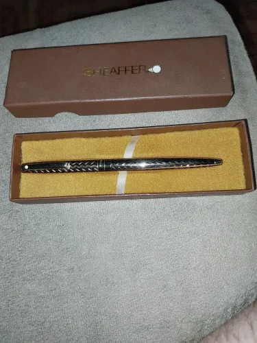 Caneta Sheaffer folheada ouro.