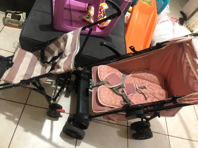 2 carrinhos de bebe