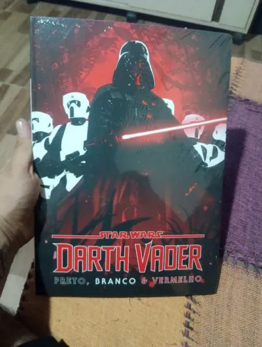 Hq Darth Vader: Preto, Branco E Vermelho (lacrado)