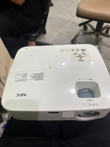 Projetor NEC NP410