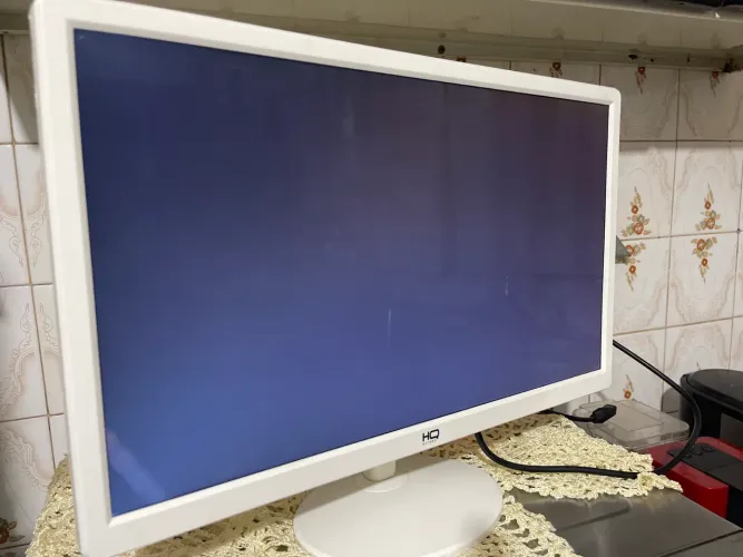 Monitor HQ Led 21 ( Com defeito / liga e desliga)