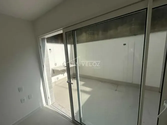 Studio : / Residencial / Gávea
