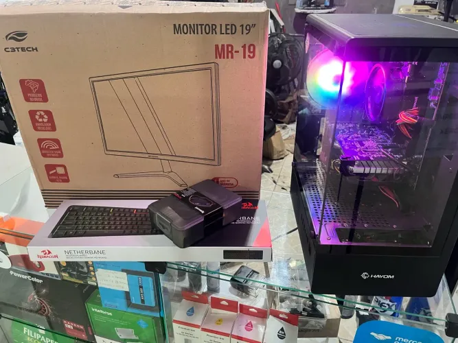 PC Gamer Completo NOVO na Caixa - Ryzen 5 + RX 8GB + Monitor 19" C3Tech + Kit Redragon RGB