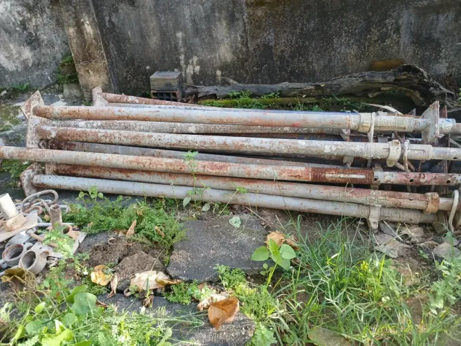 Vendo Escoras metálica