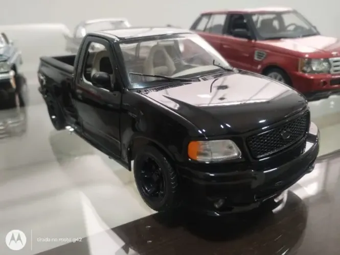 Miniatura 1/18 - Ford F150 Esportiva Preta
