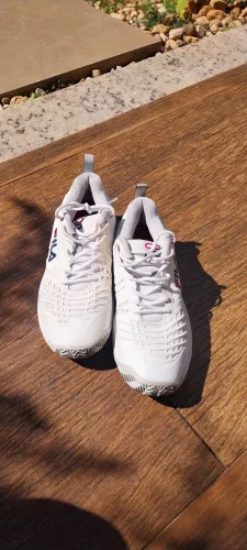 Tenis esportivo usado